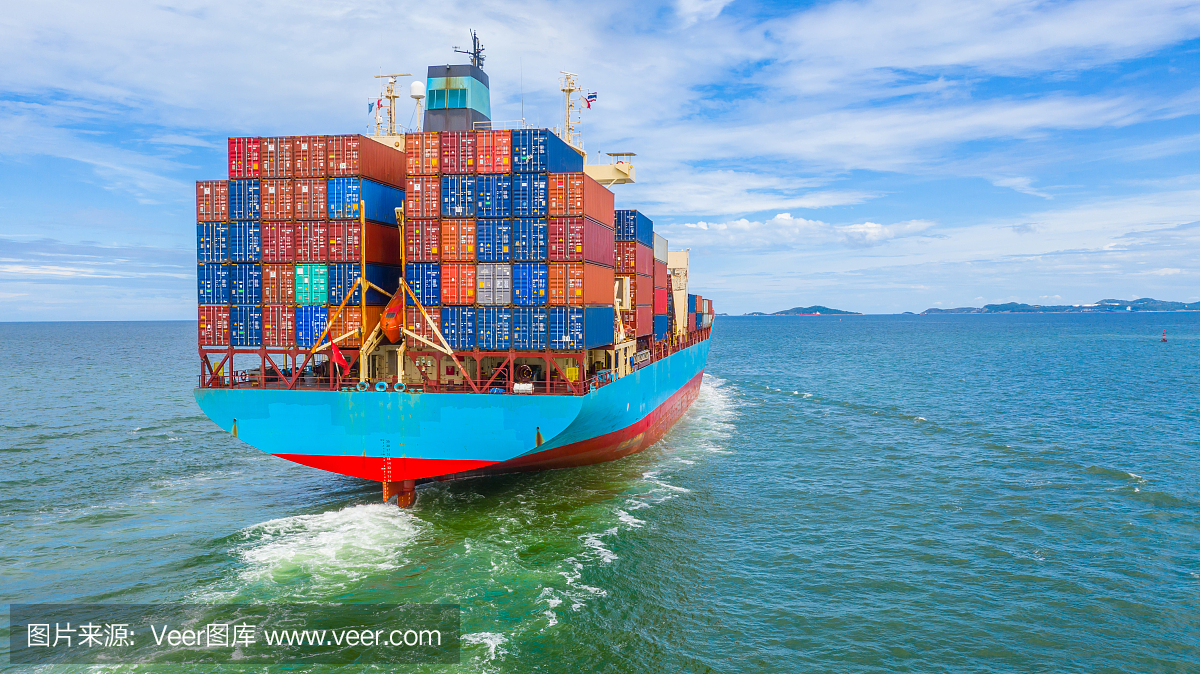 集装箱船离开工业港口,进出口业务的物流及国际集装箱船在公海的运输。